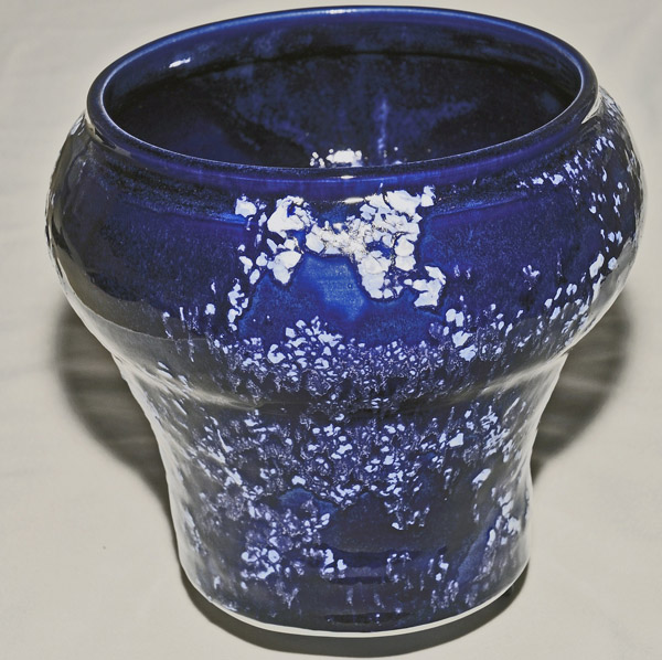 vos-neeltje-white-crawling-glaze-over-mirror-blue-vase-600px