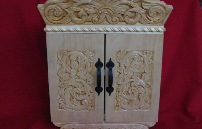 chest with doors
