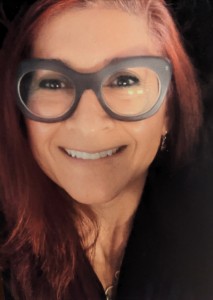 artist with glasses