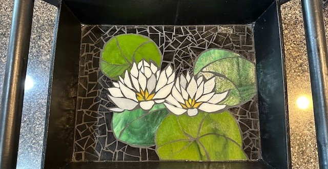 Mosaic water lily set in wood tray